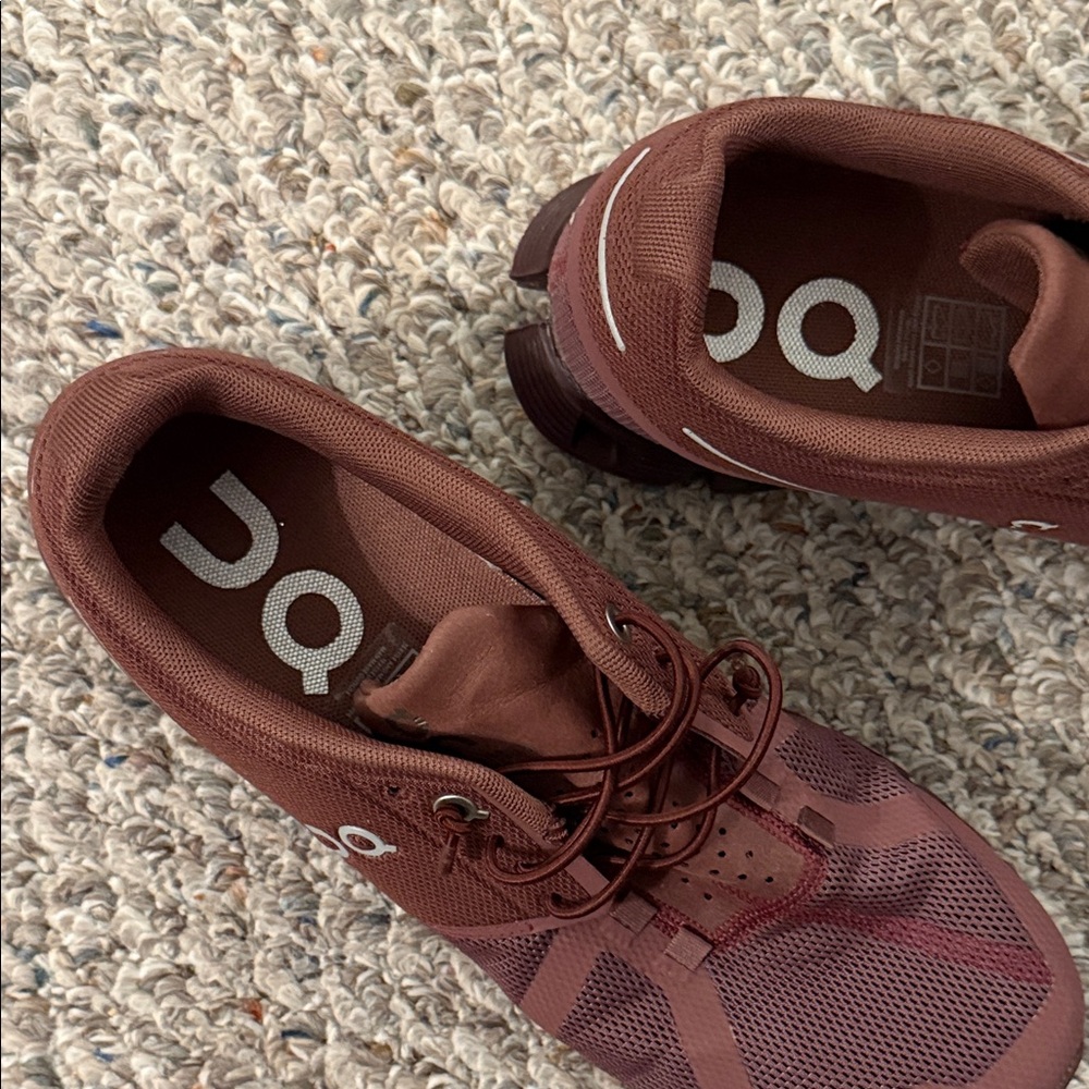 On Running cloud 5 sneaker monochrome mulberry women’s size 9.5 - Picture 6 of 8